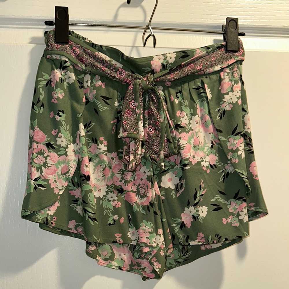 NWT - Francesca's Collections Green Floral Shorts